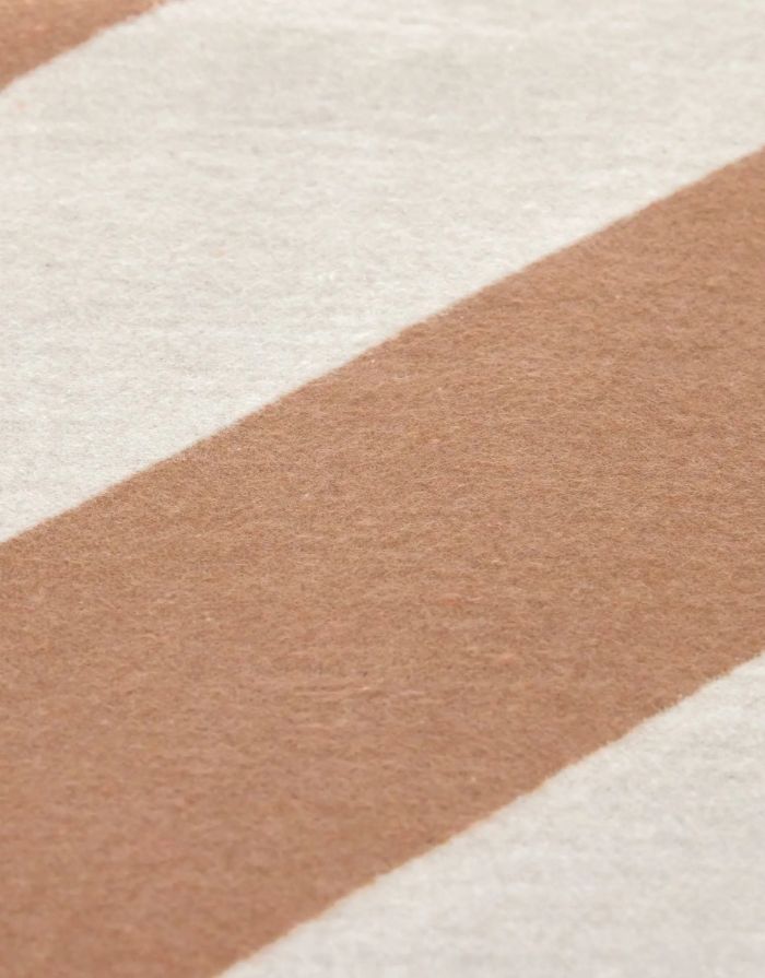 Hundedecke Ida M in Streifen Rose / Maple – weiche Decke aus Baumwollmischung für Hunde. Ideal für Zuhause und unterwegs, OEKO-TEX-zertifiziert, maschinenwaschbar und trocknergeeignet.