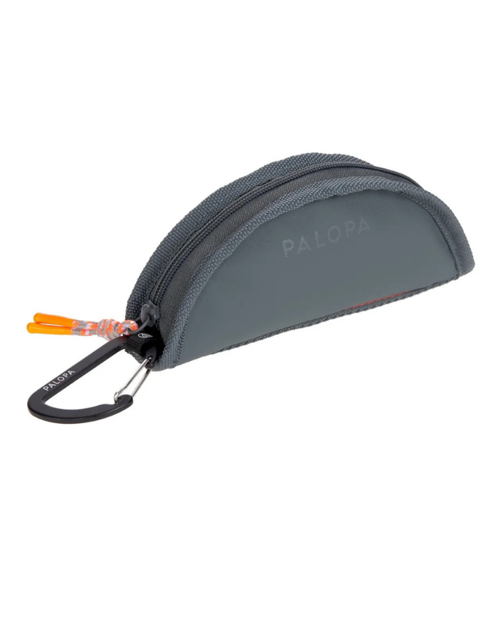 PALOPA Reisenapf Tura in Anthrazit aus recyceltem Polyester mit Reißverschluss und Karabiner