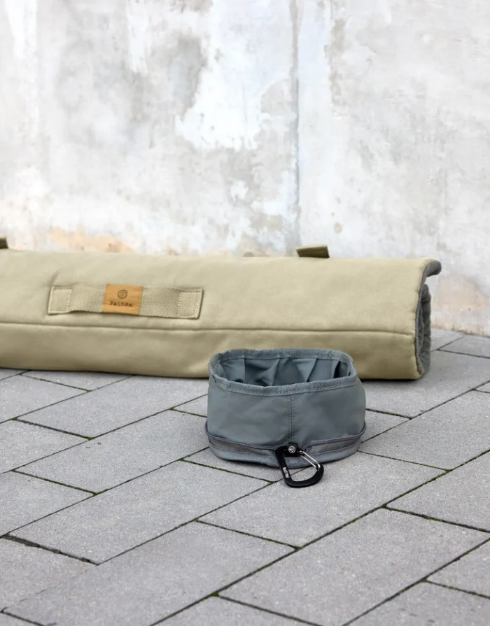 PALOPA Reisenapf Tura in Anthrazit aus recyceltem Polyester mit Reißverschluss und Karabiner