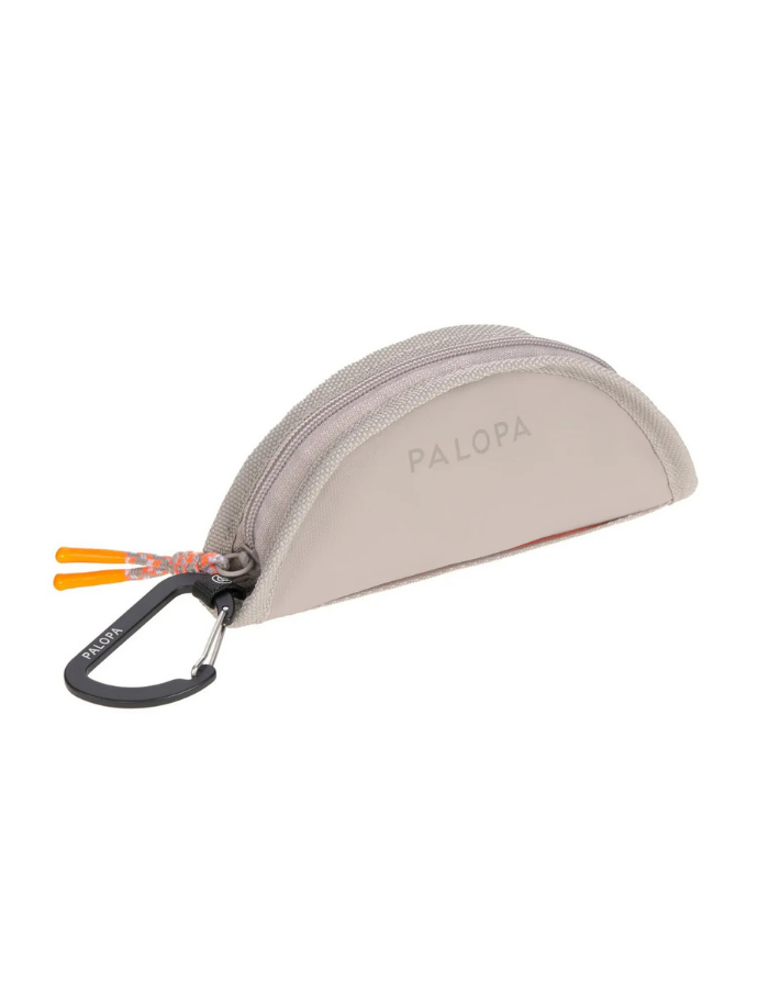 PALOPA Reisenapf Tura in Taupe aus recyceltem Polyester mit Reißverschluss und Karabiner