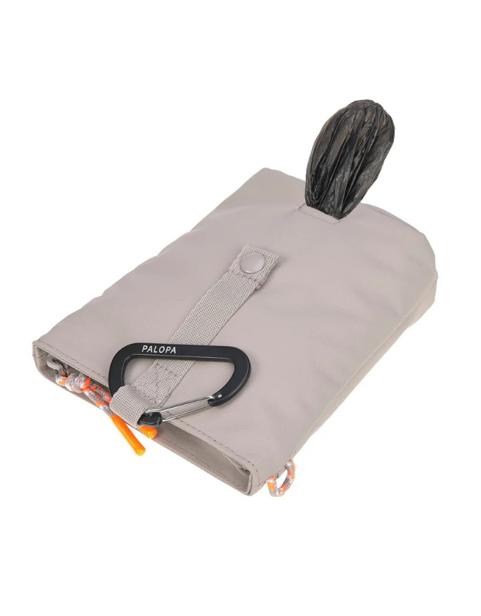 PALOPA Leckerlibeutel Karl M in Taupe aus recyceltem Polyester mit Magnetverschluss und Schultergurt