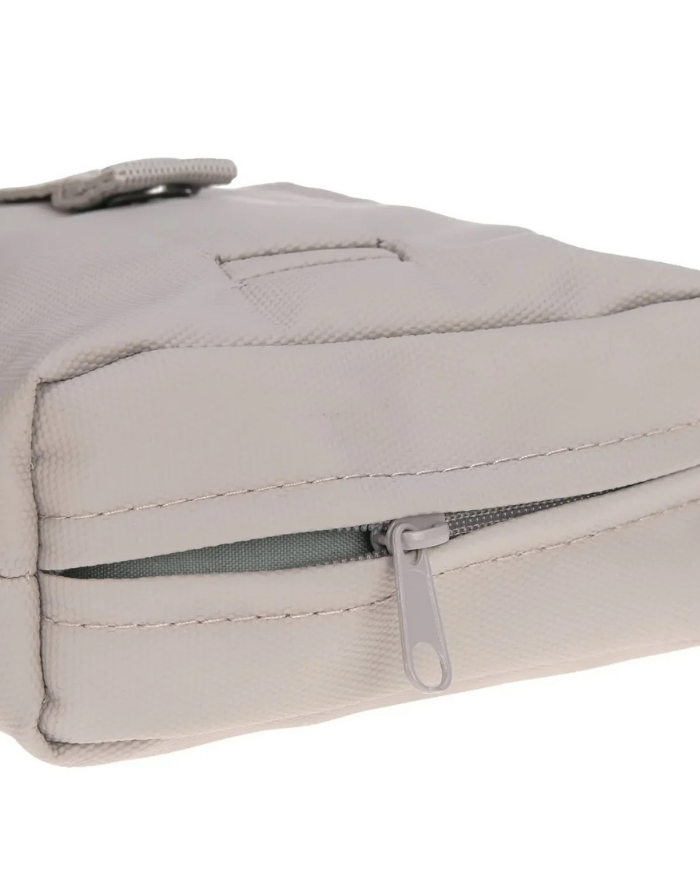 PALOPA Leckerlibeutel Karl M in Taupe aus recyceltem Polyester mit Magnetverschluss und Schultergurt