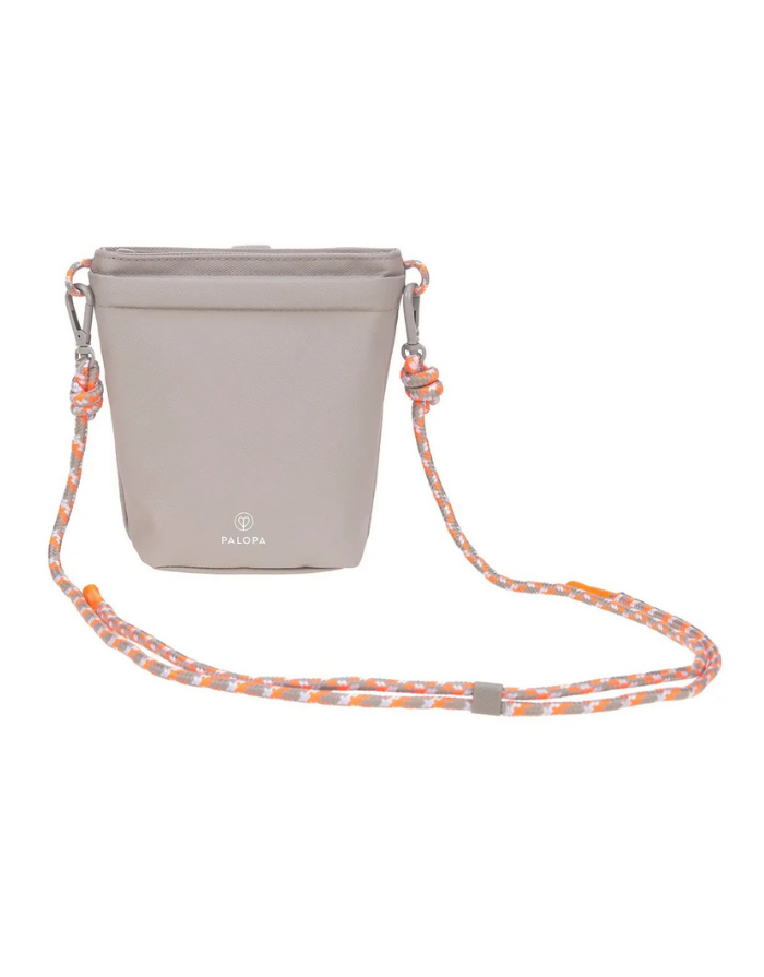 PALOPA Leckerlibeutel Karl M in Taupe aus recyceltem Polyester mit Magnetverschluss und Schultergurt
