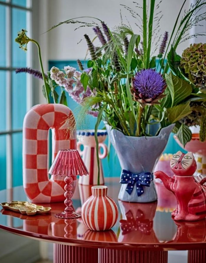 Bloomingville Mae Vase in Orange aus Dolomit-Keramik mit glänzender handbemalter Oberfläche und geschwungener O-Form