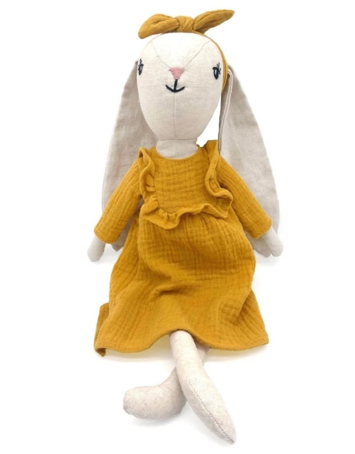  Mea Lini Stofftier Hase Hedda groß mit Sommerkleid aus Leinen und Baumwolle in sanften Pastelltönen.