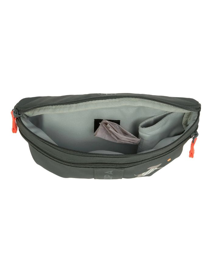 Mini Leckerlibeutel Enja in Dunkelgrün – robuste Bauchtasche für Kinder (3–8 Jahre) mit separatem Leckerli-Fach und Kotbeutelspender. Ideal für Hundespaziergänge im kindgerechten Design.