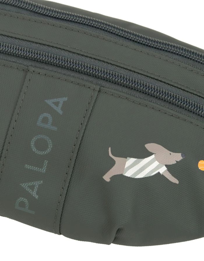 Mini Leckerlibeutel Enja in Dunkelgrün – robuste Bauchtasche für Kinder (3–8 Jahre) mit separatem Leckerli-Fach und Kotbeutelspender. Ideal für Hundespaziergänge im kindgerechten Design.