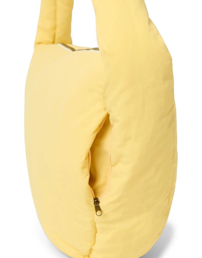 Studio Noos Crossbody-Tasche Textured Puffy Butter Yellow mit gepolsterter Struktur und Reißverschluss.