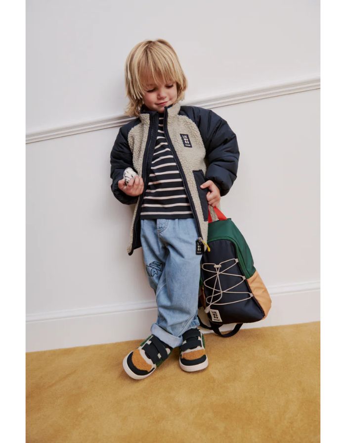 Liewood Ein-Schulter-Rucksack Phoenix in Classic Navy Multi Mix mit verstellbarem Schultergurt und 5 Litern Fassungsvermögen.