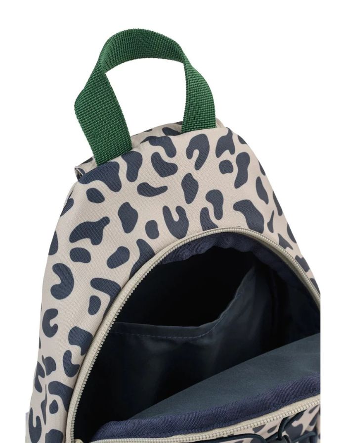 Liewood Ein-Schulter-Rucksack Phoenix in Mega Leo Mist Mix mit verstellbarem Gurt und 5 Litern Fassungsvermögen offen.
