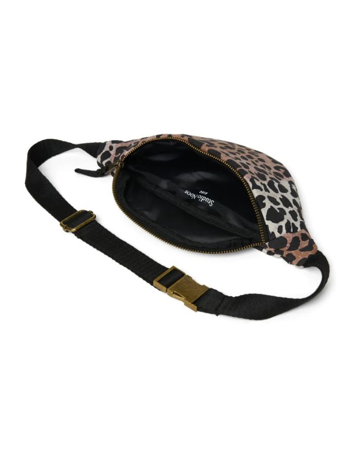 Studio Noos Mini Fanny Pack Soft Cotton Leopard Hazel – Kinder-Bauchtasche aus 100 % Baumwolle, verstellbar und leicht, ideal für Snacks, Spielzeug und Abenteuer, Maße 28x10,5x5,5 cm.