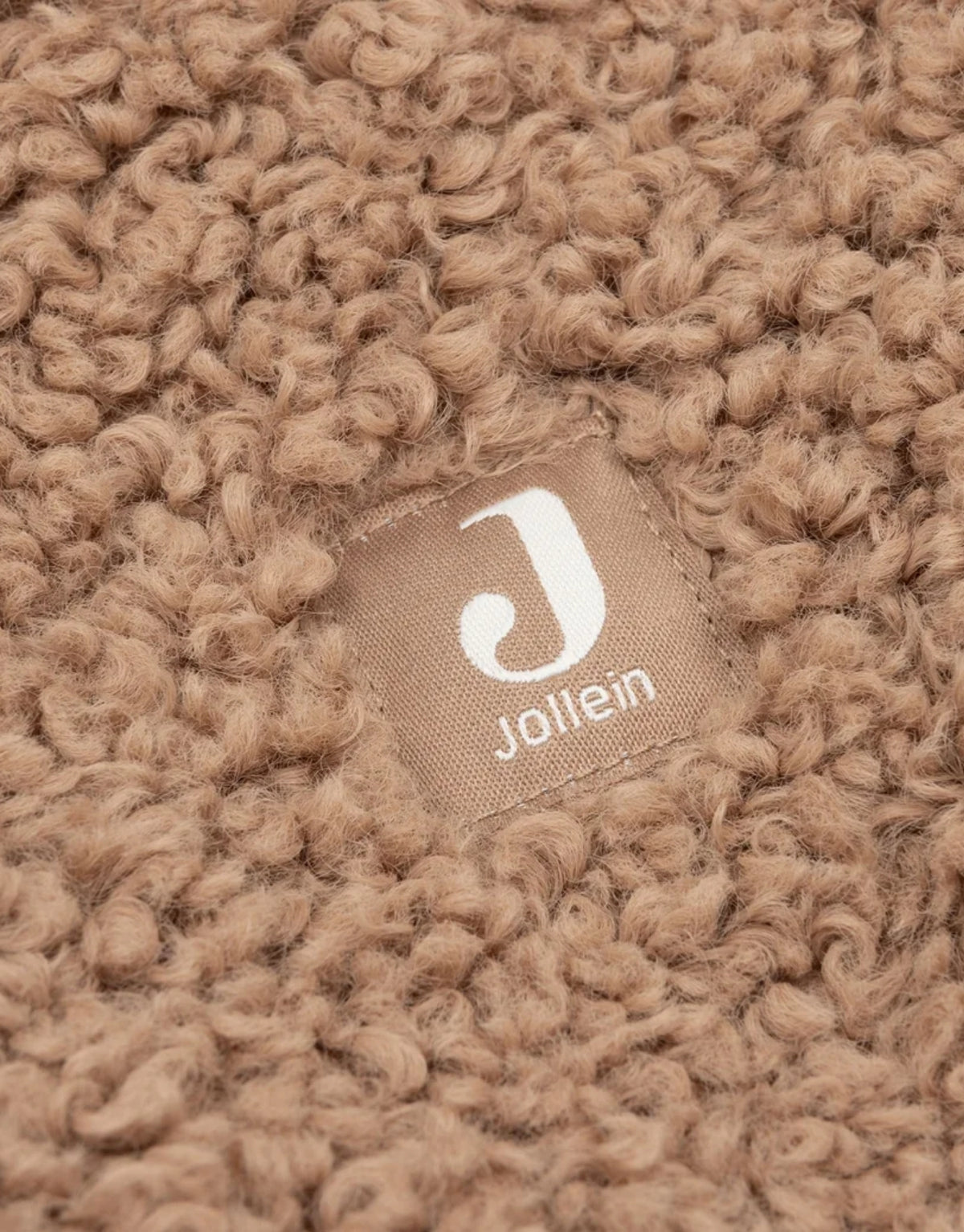 Dunkelbraune Pouch Curle Dark Hazel von Jollein aus weichem Curlé-Material mit herzchengemustertem Innenfutter, Nahansicht