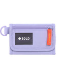 Geldbeutel Bold von Lässig in Lavender mit Klettverschluss, Sichtfenstern, Kleingeldfach mit Reißverschluss und Befestigungsöse – nachhaltig aus recyceltem Polyester gefertigt.