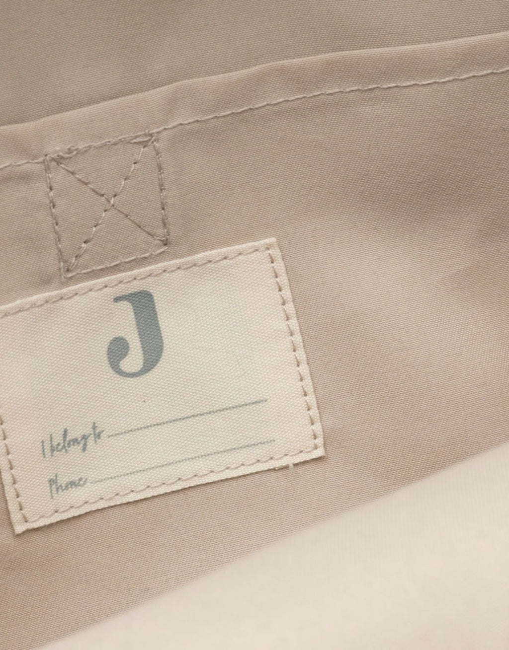 Kinder-Rucksack Hippo Happy von Jollein im niedlichen Nilpferd-Design für Kita, Ausflüge und kleine Abenteuer mit Namensschild im Detail
