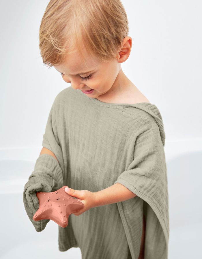 LÄSSIG Badewannenspielzeug Seestern aus BPA-freiem Naturkautschuk, weiche Form, integrierte Rassel, ideal für Babys und Kleinkinder, für Badewanne und Dusche.