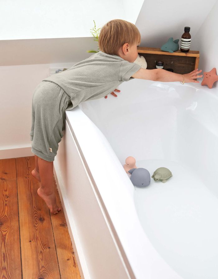 LÄSSIG Badewannenspielzeug Seestern aus BPA-freiem Naturkautschuk, weiche Form, integrierte Rassel, ideal für Babys und Kleinkinder, für Badewanne und Dusche.