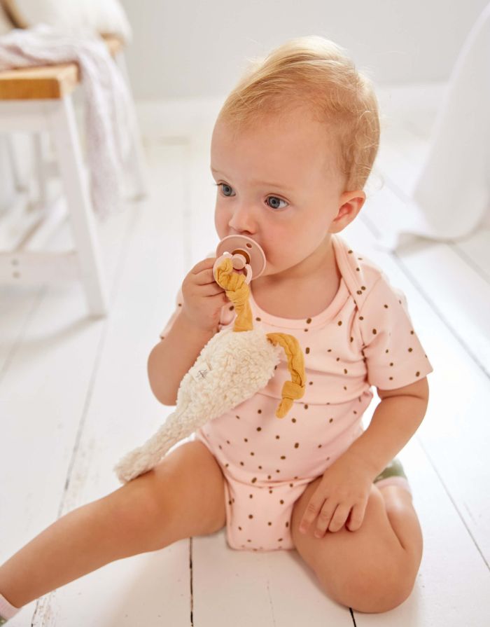 LÄSSIG Schnuffeltuch Tiny Farmer Gans aus weißer Bio-Baumwolle, mit Schnullerhalter an den Beinen, GOTS-zertifiziert, weiches Kuscheltuch für Babys ab 2 Monaten.