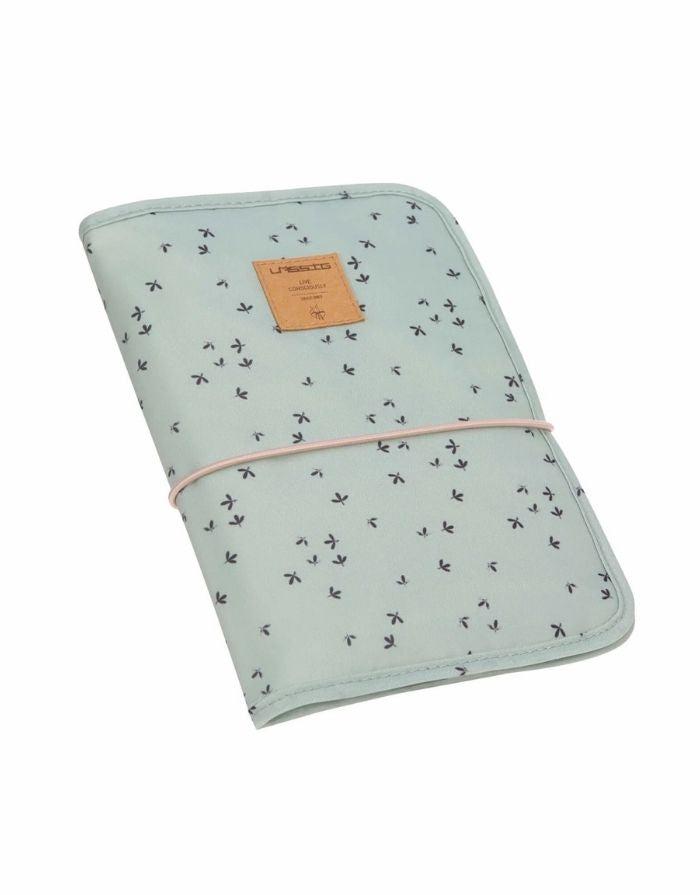 LÄSSIG Windeltasche mit Wickelunterlage in floral mint. Kompakte mobile Changing Pouch mit Fächern, Schnullerhalter & wasserabweisender Unterlage, ideal für unterwegs.