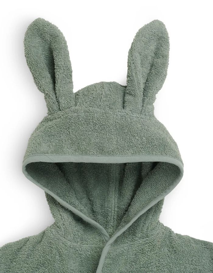 Jollein Kinderbademantel in der Farbe Ash Green aus weichem Baumwollfrottee mit Kapuze und Gürtel.