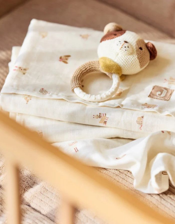 Jollein Beißring „Hund Mick“ – weicher Silikon-Beißring mit gestricktem Hundekopf, CE-zertifiziert, lindert Zahnungsschmerzen.
