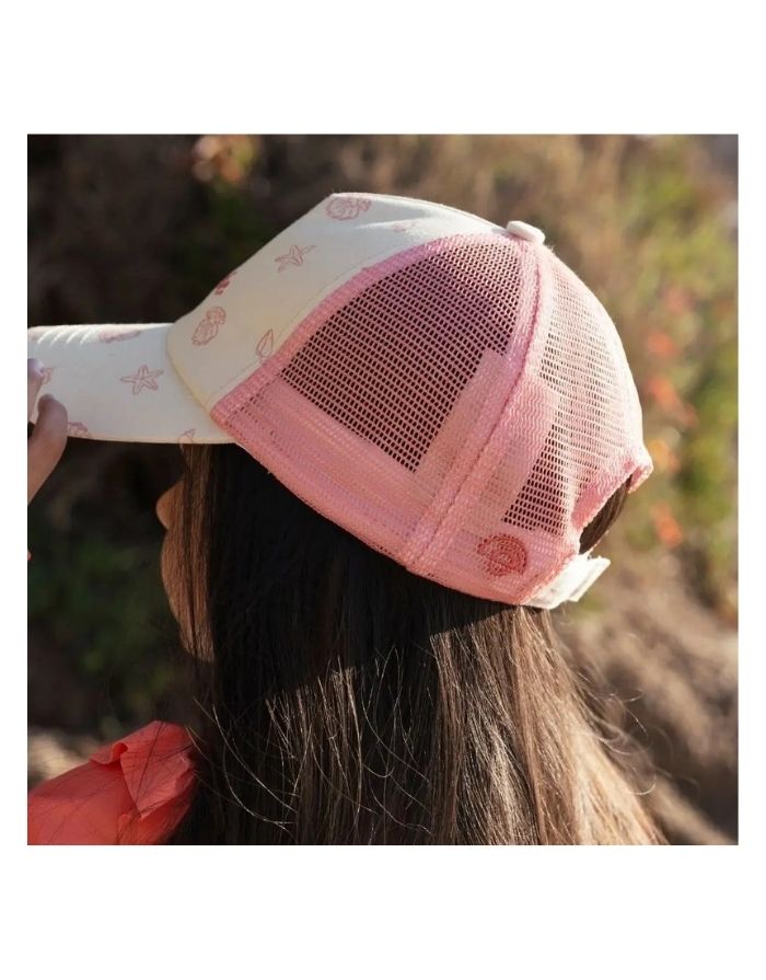  Cap Shelltastic von Swim Essentials in Creme und Rosa mit Muschel-Print, Mesh-Rückseite und gebogenem Schirm.