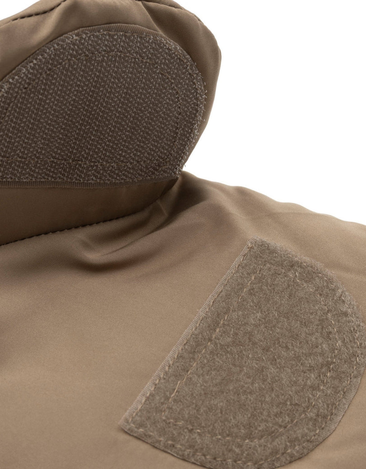 Warme Kinderwagen-Handschuhe von Jollein mit weichem Bouclé-Futter und Klettverschluss zur Befestigung am Kinderwagen.