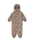 Hellbrauner Schneeeinteiler mit Tigermuster von Konges Sløjd, wasser- und winddicht, mit abnehmbarer Kapuze und Handschuhhaken.