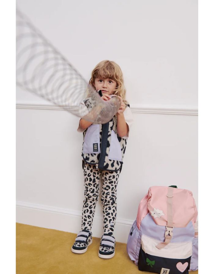 Gerippte Kinderleggings Marien von Liewood im Leo/Mist Design aus weicher Bio-Baumwolle.