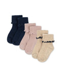 Konges Sløjd Kinder Socken Rib Frill 3er-Set in Navy, Cream und Blush mit Rüschenabschluss.