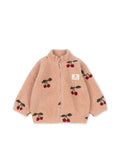Teddyjacke Jody Ma Grande Cerise Blush in Rosa mit Kirschen von Konges Sløjd als Freisteller von vorne