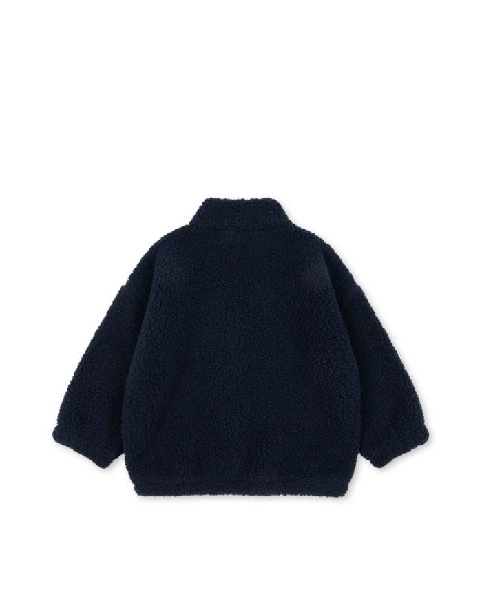 Teddyjacke Jody Solid in Dunkelblau von Konges Sløjd als Freisteller von hinten