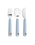 Blaues Kinderbesteck-Set mit Messer, Gabel und Löffel aus Edelstahl und ergonomischen Silikongriffen. Geeignet für Kinder ab 1 Jahr.