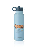 Trinklflasche Falk von Liewood im Tiger Classic Navy Design mit 500ml Fassungsvermögen in Hellblau mit einem Tiger und einem Skateboard darauf un der Aufschrift cool Kids.