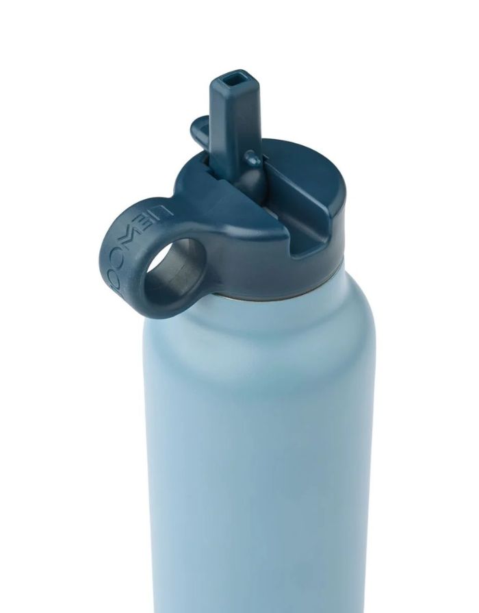 Trinklflasche Falk von Liewood im Tiger Classic Navy Design mit 500ml Fassungsvermögen in Hellblau mit einem Tiger und einem Skateboard darauf un der Aufschrift cool Kids.