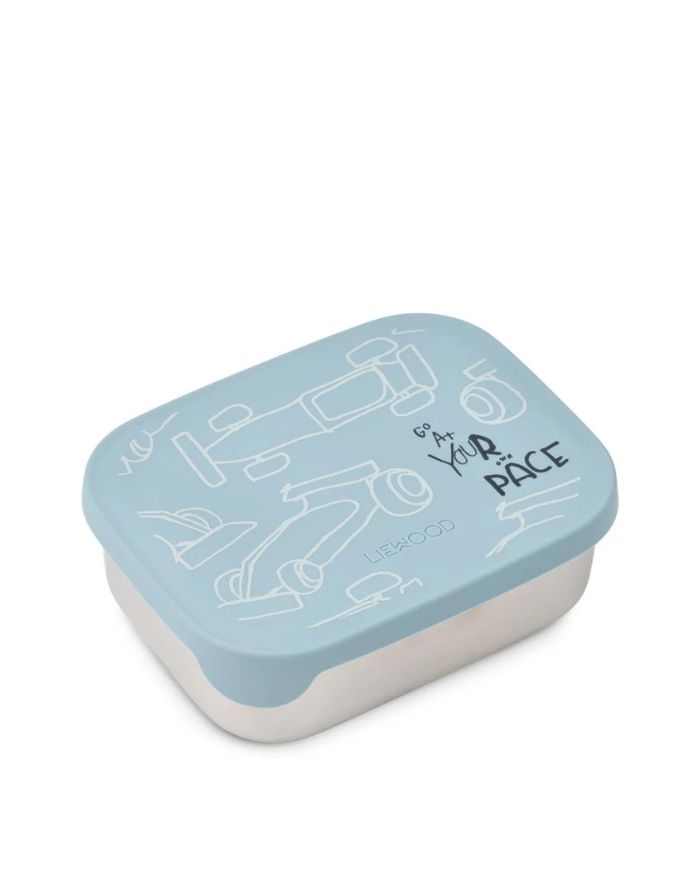 Lunchbox Arthur in Race Cars Beach Bluet von Liewood aus Edelstahl mit Silikon Deckel in hellblau mit weißem Rennauto Muster