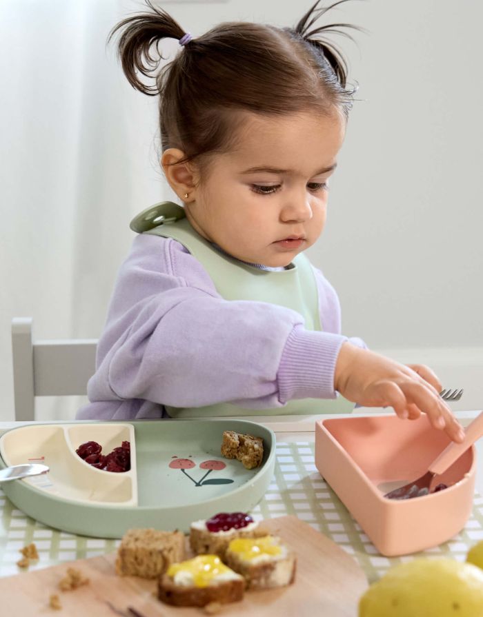 LÄSSIG Menüteller Kinder Silikon 3er Set Happy Fruits Kirsche, Regenbogenform, BPA-frei, stapelbar, bruchfest, spülmaschinen- und mikrowellengeeignet.