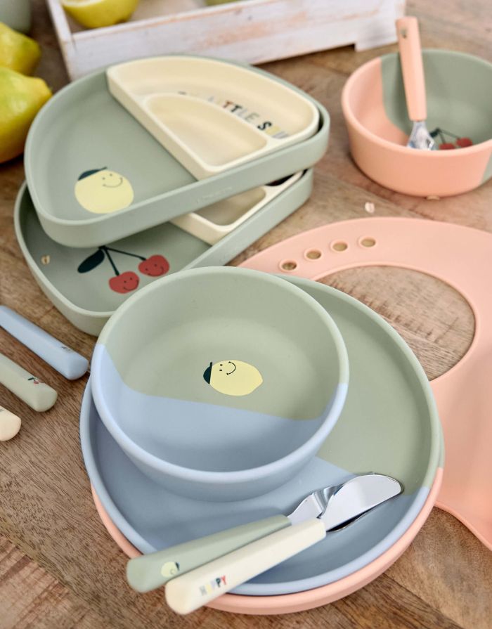 Rosa und grün Kinderschale aus Silikon mit Kirschmotiv, BPA-frei, bruchfest, mikrowellen- und spülmaschinengeeignet, geeignet für Babys ab 6 Monaten.