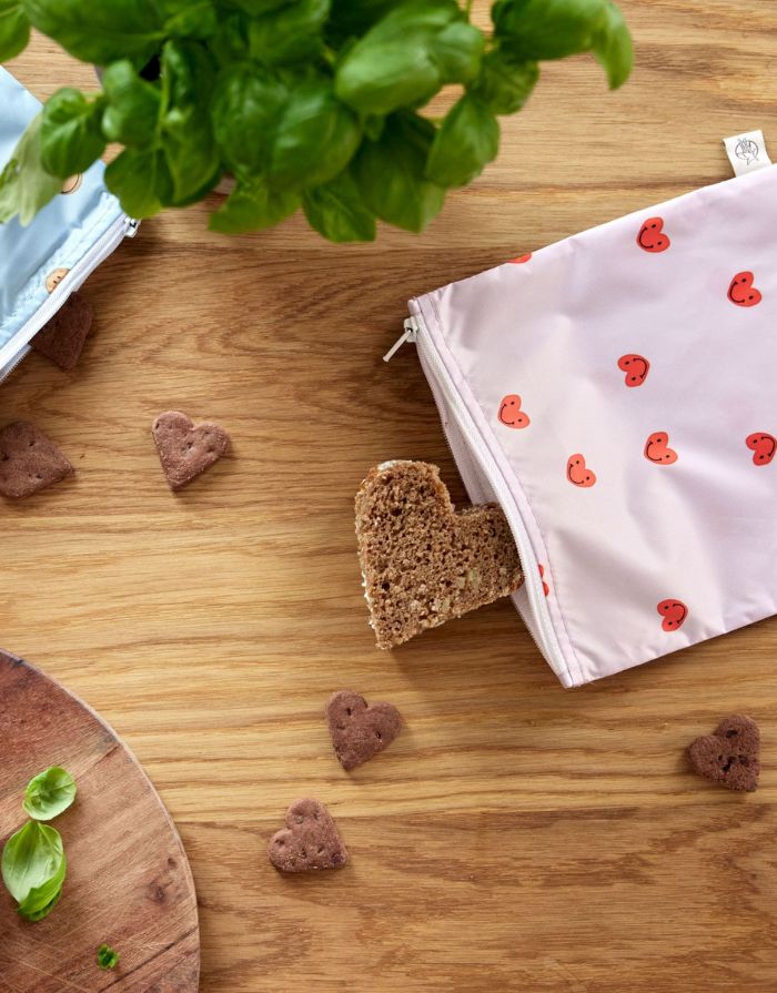 Wiederverwendbarer Snack Bag 2er Set für Kinder, Herzmotiv, BPA-frei, wasserabweisend, 17 x 18 cm, Happy Rascals Kollektion von Lässig.
