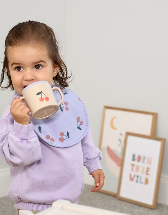 Mehrfarbiger Trinklernbecher mit Kirschmotiv, BPA-frei, mit Griffen und Antitropf-Ventil, spülmaschinen- und mikrowellengeeignet, für Babys ab 6 Monaten.
