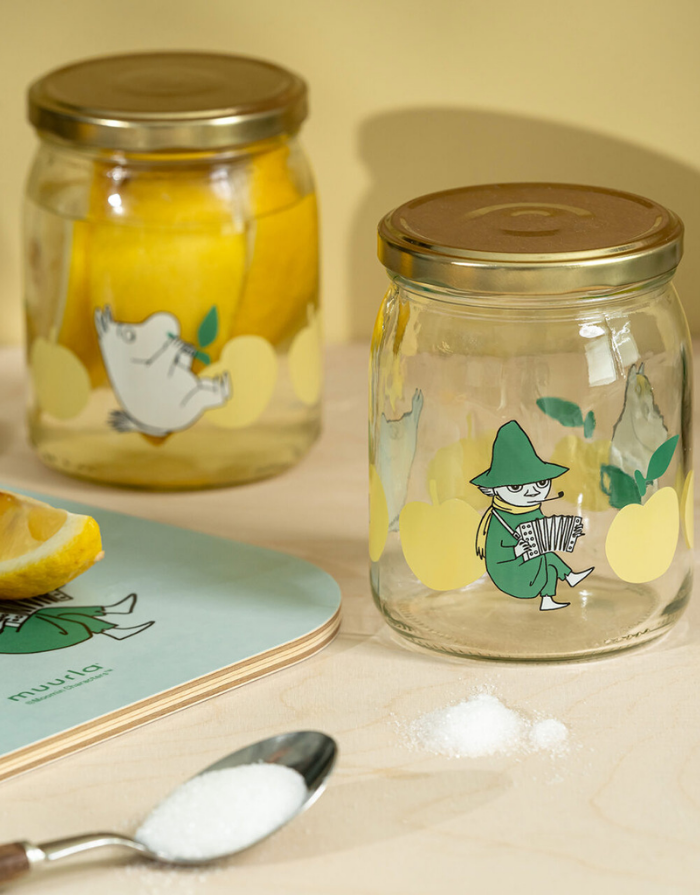 Muurla Glas mit Schraubdeckel Joyful Apples 0,5 Liter mit Muminmotiv und Metalldeckel