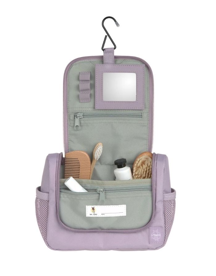 Lila Kulturbeutel Little Gang von LÄSSIG mit wasserabweisendem Material und praktischer Innenaufteilung für Kinder.