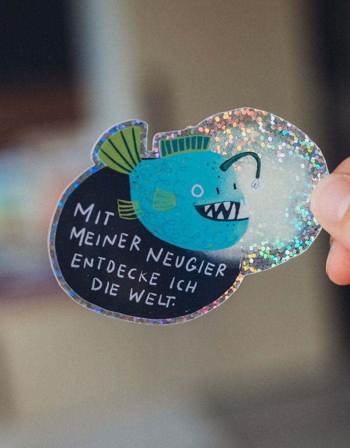 Glitzersticker von Liesels Wicht mit liebevollem Motiv und motivierender Botschaft für Kinder auf glänzendem Glitzervinyl.