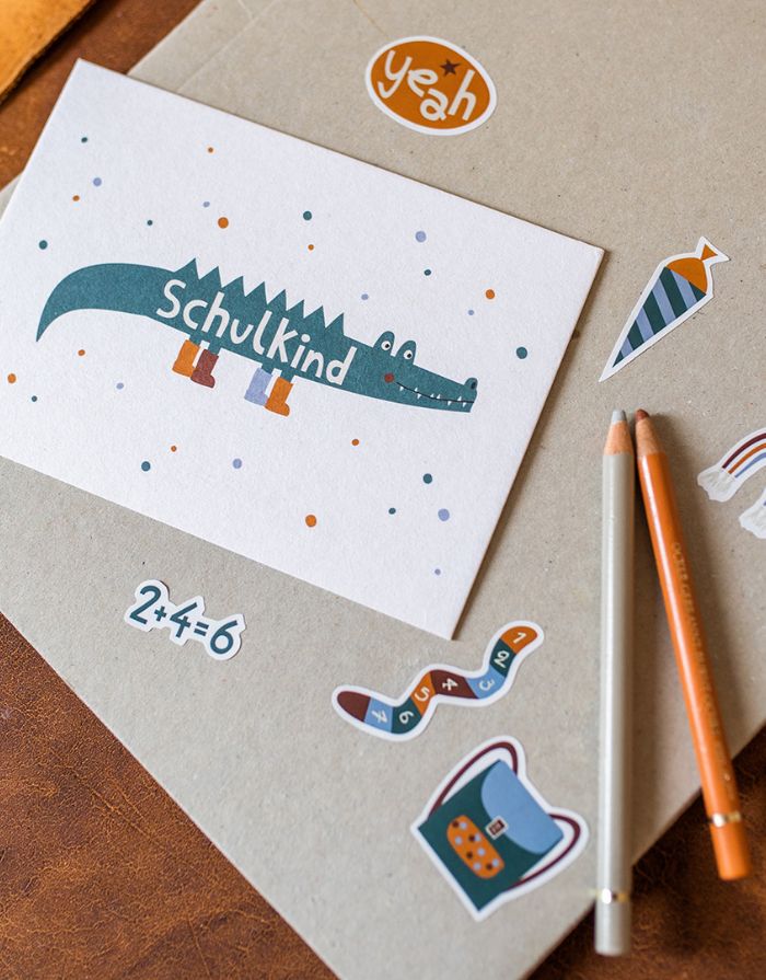  Sticker Schulkind Adventure von Ava & Yves mit 23 liebevoll gestalteten Stickern auf einem A5-Bogen zur Einschulung mit Karte mit Krokodil zur Einschulung