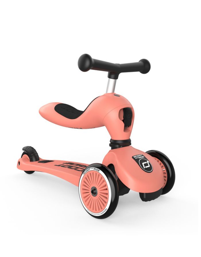 Scoot & Ride Highwaykick 1 Peach als 2-in-1 Kinderroller mit Sitz und Kickboard für Kleinkinder.