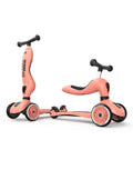 Scoot & Ride Highwaykick 1 Peach als 2-in-1 Kinderroller mit Sitz und Kickboard für Kleinkinder.