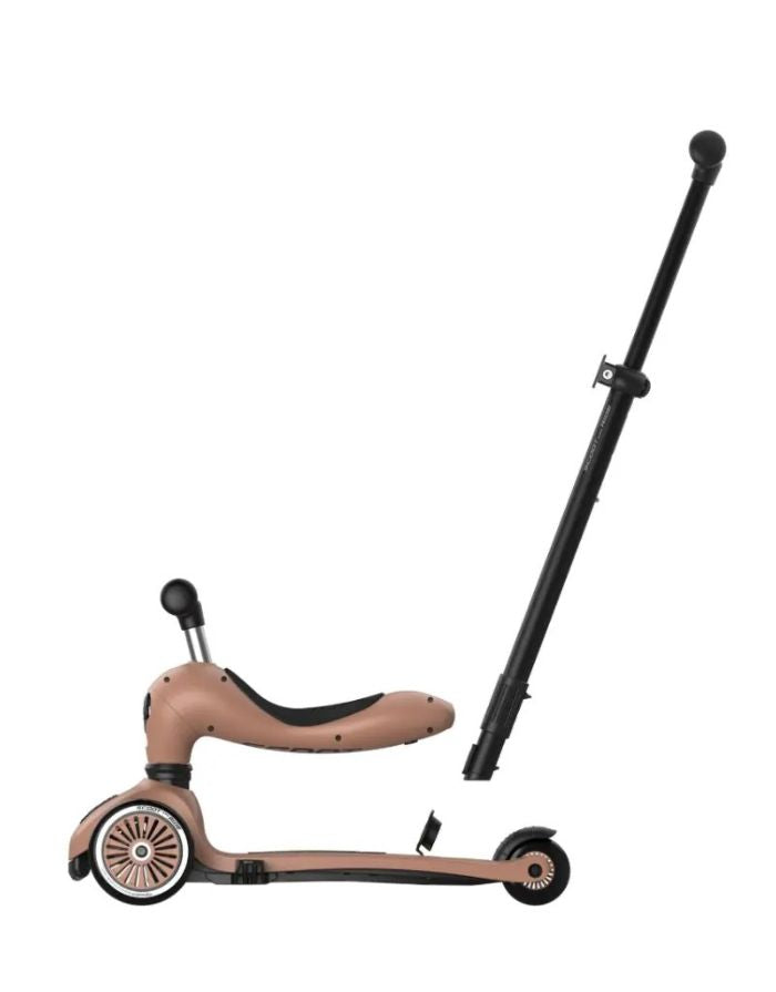  Scoot & Ride Highwaykick 1 Push and Go Mocha mit Eltern-Schiebestange als 2-in-1 Kinderroller für Kleinkinder.