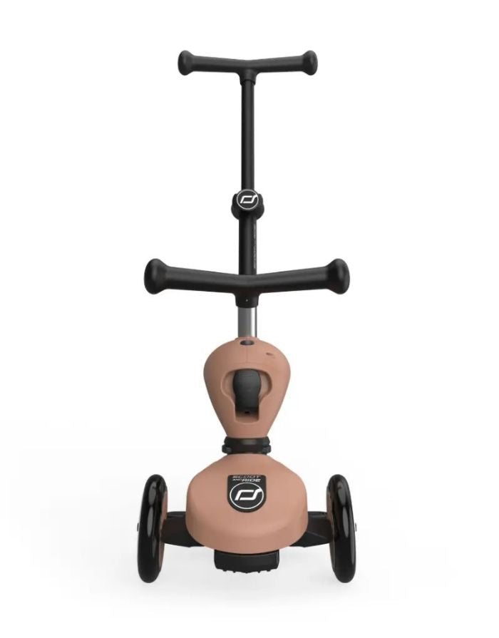  Scoot & Ride Highwaykick 1 Push and Go Mocha mit Eltern-Schiebestange als 2-in-1 Kinderroller für Kleinkinder.