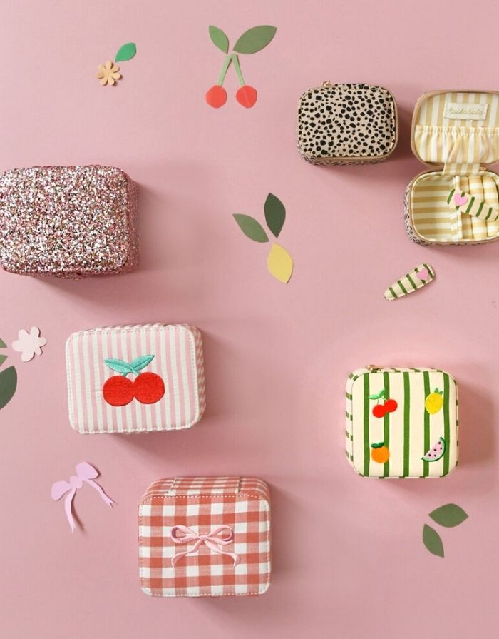 Rosa Gingham Schmuckdose von Rockahula Kids mit gestickter Schleife und Druckknopfverschluss