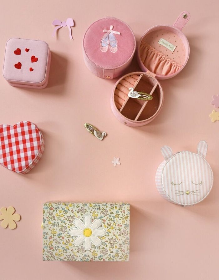 Runde Rockahula Kids Schmuckdose im Hasen-Design mit rosafarbenen Streifen, goldgesticktem Bunny-Gesicht und Schlappohren