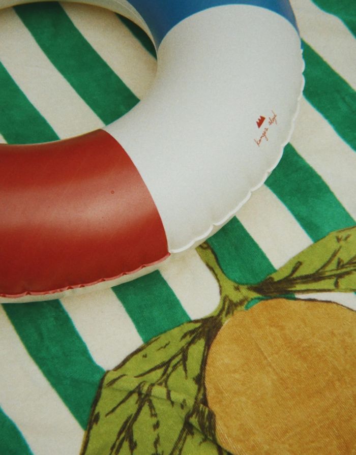 Strandtuch Antique Stripe von Kongos Slojd aus 100 % Bio-Baumwolle in großzügigem Format, weich und saugfähig